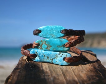 Leather bracelet with handmade polished American turquoise  & Tahitian pearl clasp, black pearl, boho and beach jewelry, St Barts. jewelry.