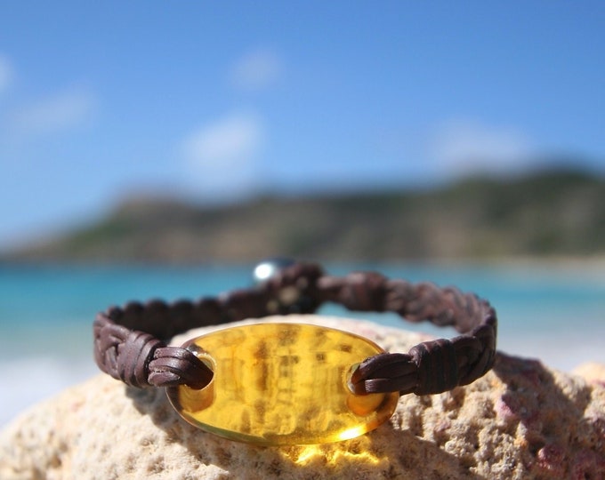 Natural baltic Amber stone mounted on leather with a Tahitian pearl clasp, St Barth island style, summer seaside jewelry, one of a kind.