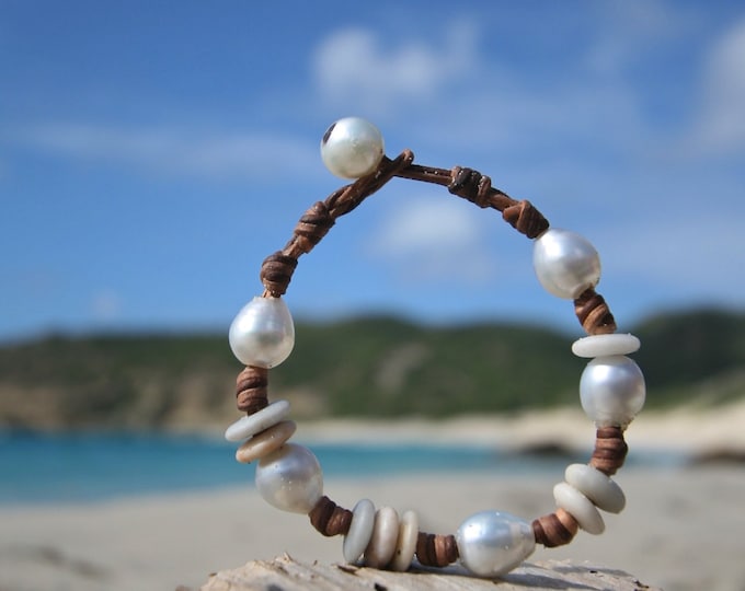 White Australian pearls strung with sea pebbles on leather, bohochic organic bracelet, beach summer jewelry, St Barts, seaside coastal