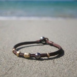 Unisex bracelet featuring 18K solid gold beads and Tahitian pearls, St Barth beach jewelry, St Barth signature, St Tropez summer jewelry