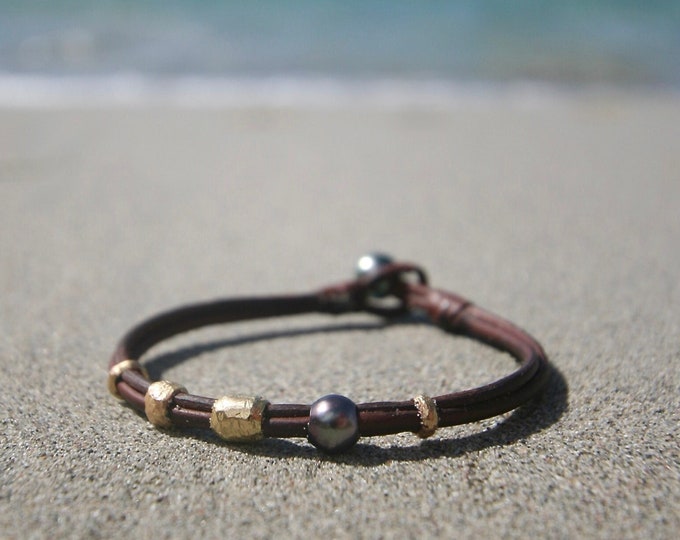 Unisex bracelet featuring 18K solid gold beads and Tahitian pearls, St Barth beach jewelry, St Barth signature, St Tropez summer jewelry