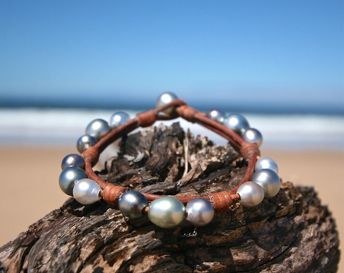 Tahitian pearls bracelet on leather, st barth island signature jewelry, leathered pearl, leather and pearl jewelry, st barts pearls