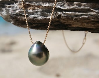 Shinny and huge rare Tahitian drop on a thin chain, black pearl of Tahiti, beach jewelry, boho, St Barts design, cultured pearl, treasure.