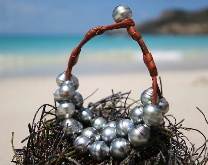 Triple strands bracelet of Tahitian silver pearls, St Barts island, St Barthelemy, cultured tahitian black pearls, organic jewelry, boho.