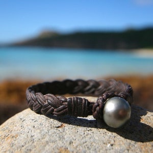 Braided leather with huge Tahitian black pearls, cultured pearl from Tahiti, masculine bracelet, bohemian inspiration, boho,  beach jewelry
