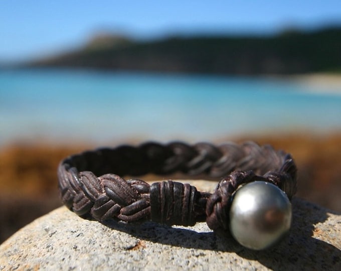 Braided leather with huge Tahitian black pearls, cultured pearl from Tahiti, masculine bracelet, bohemian inspiration, boho,  beach jewelry