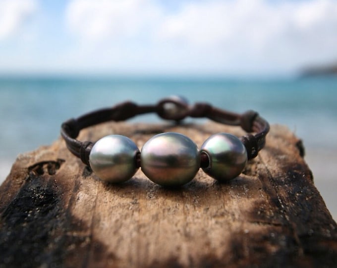 Huge and awesome quality of Tahitian black fine pearls bracelet cultured pearls, St Barts island design, bohemian hippie chic jewelry