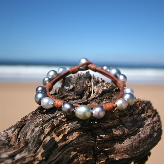 Tahitian pearls bracelet on leather, st barth island signature jewelry, leathered pearl, leather and pearl jewelry, st barts pearls