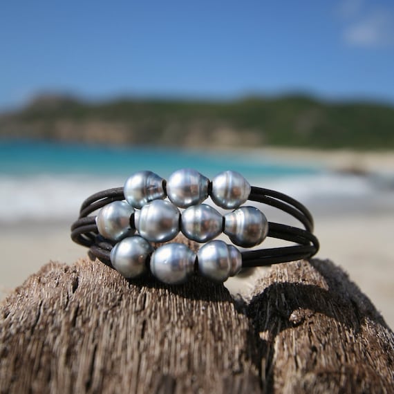 Triple wrap of 11 Tahitian pearls bracelet, cultured pearls, St barthelemy island design, black pearls, boho, beach jewelry, hippiechic,