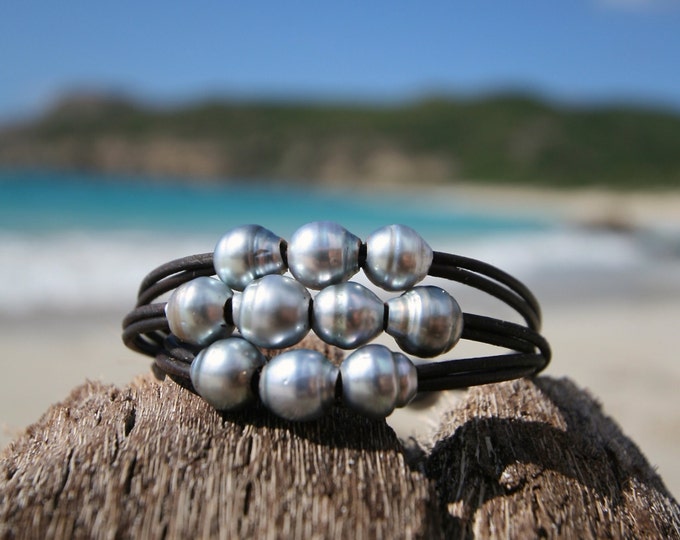 Triple wrap of 11 Tahitian pearls bracelet, cultured pearls, St barthelemy island design, black pearls, boho, beach jewelry, hippiechic,