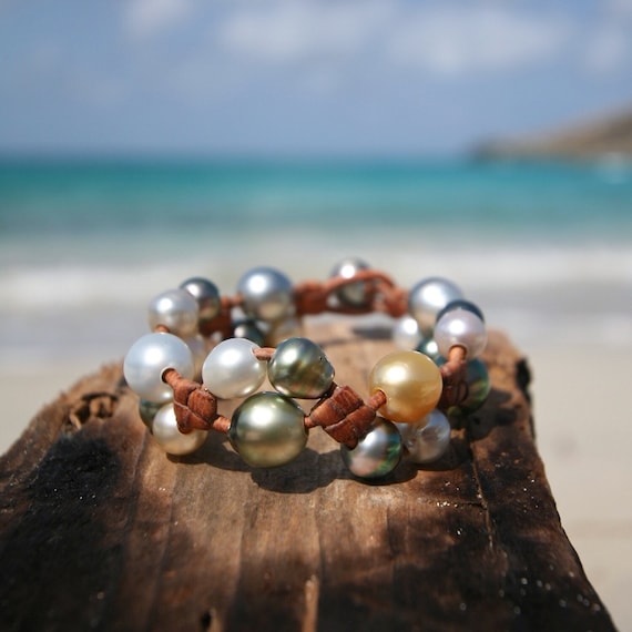 Cultured multicolor Australian & Tahitian pearls strung with Japanese traditional knots, cultured pearl from Tahiti, bohemian inspiration.