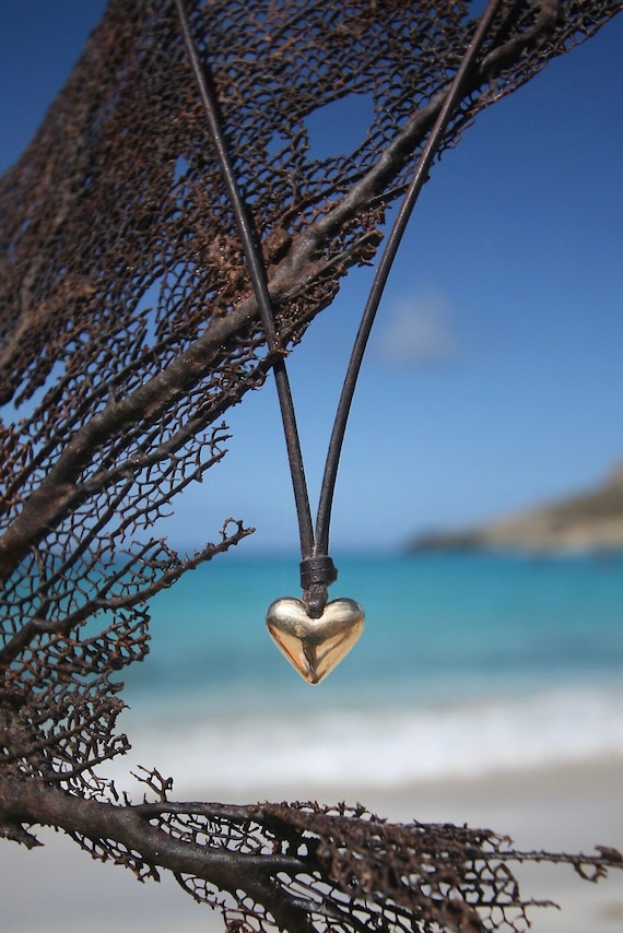 small heart focal pendant necklace made of 18K gold & Tahitian pearl mounted on leather, beach jewelry, St Barth Barthelemy leather jewelry
