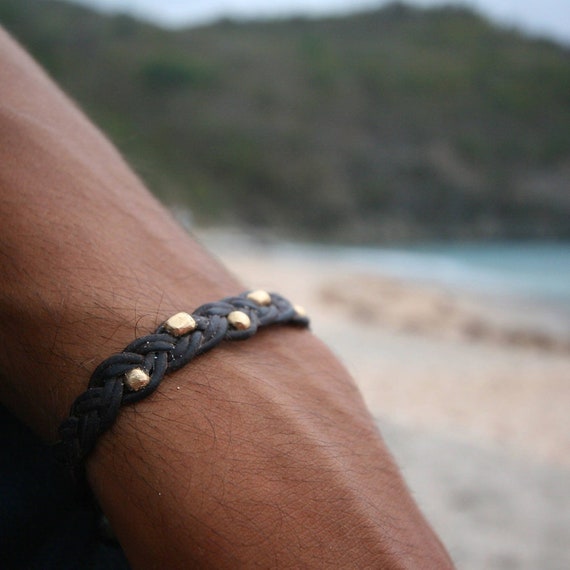 Handmade leather unisex bracelet strung with solid 18k gold beads and one Tahitian pearl, bohemian-chic inspiration, St Barth, beach jewelry