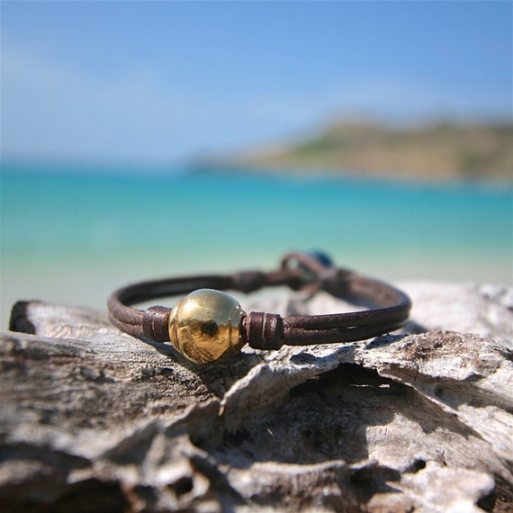 18k gold beads Tahitian pearl replica strung on leather with 1 Tahitian pearl clasp, Gold and leather, St Barth, beach jewelry,  boho chic