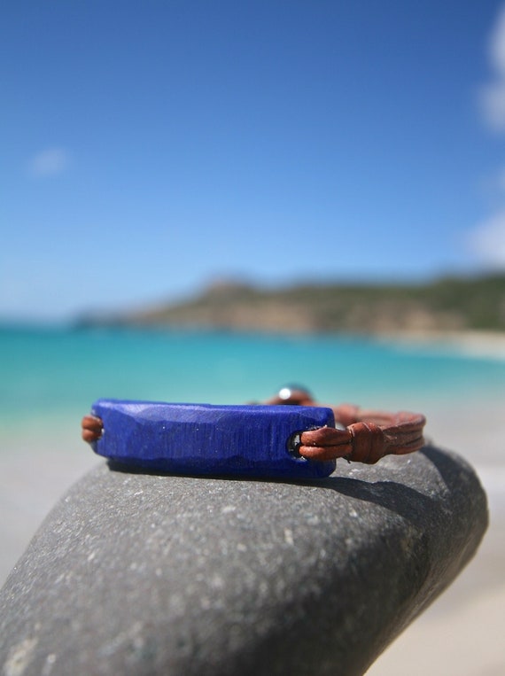 LAPIS Lazuli intense bracelet with Tahitian pearl clasp on leather, black Tahitian pearl, bohochic & beach, St Barts, tresors de St Barth