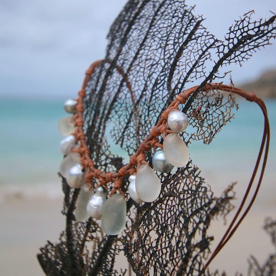 Cultured pearls and sea glass adaptable necklace on leather, Australian / Lombok pearl, beach jewelry, gypsy inspiration, boho, sea treasure