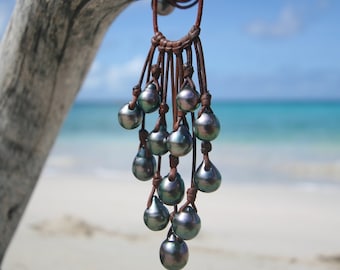 Tahitian black pearls leather necklace. Tahitian pearls grappe necklace . Leather jewelry. beach jewelry, cultured pearls, st barts style.