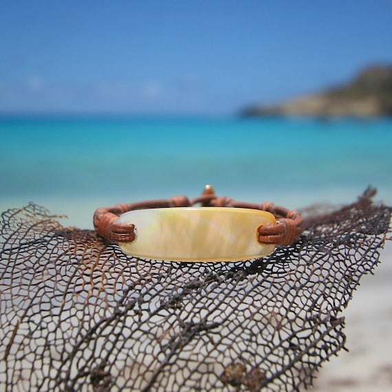 Leather bracelet with mother-of-pearl and a 18 carat gold clasp tailor made to your wrist, chic beach summer jewelry from St Barth island