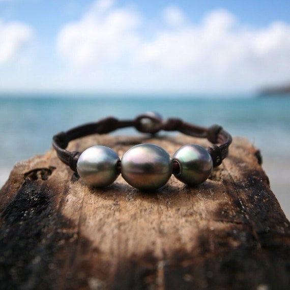 Huge and awesome quality of Tahitian black fine pearls bracelet cultured pearls, St Barts island design, bohemian hippie chic jewelry