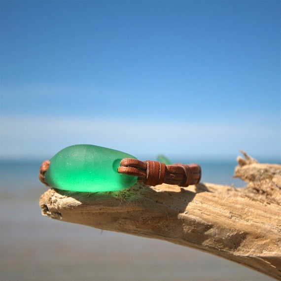 Sea glass leather bracelet sculpt by hand with matching clasp or a Tahitian pearl. St Barth summer jewelry. beach glass, one of a kind.