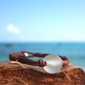 Pearl and leather bracelet, seaglass bubble, tahitian pearl on leather,boho jewelry, beach jewelry, leather jewelry, antique seaglass.