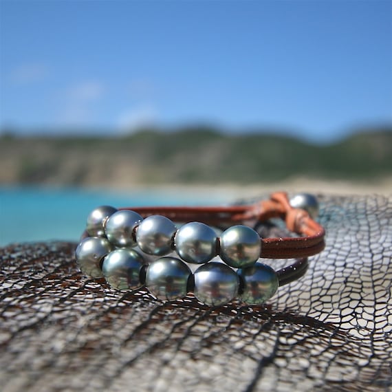 Minimalist Bracelet with Tahitian cultured pearls on leather. beach jewelry, bohemian, organic bracelet, st barth design gypsy, hand rolled