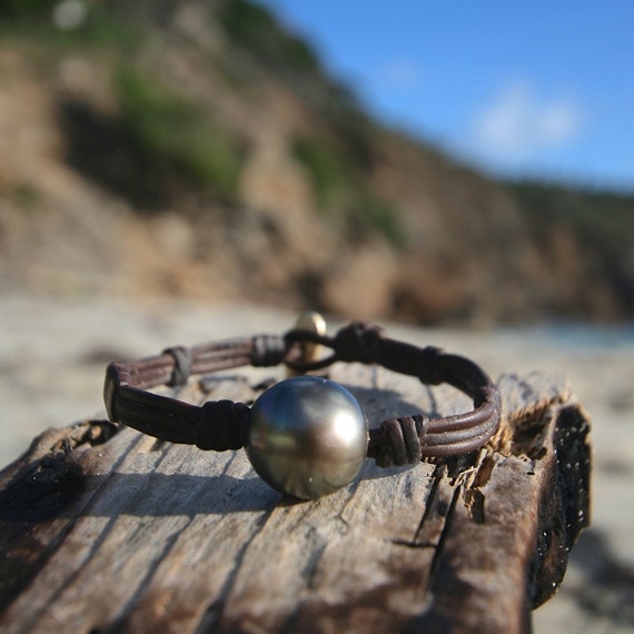 Bracelet homme en cuir perle de tahiti et pierres, le must