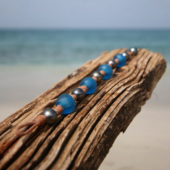 Bracelet Bleu Perles De Verre Avec Perle Noire En Bois - Fait Main, Neuf Sans Emballage