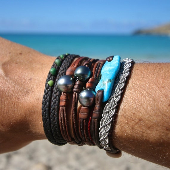 Single Tahitian pearl on leather , minimalist jewelry from St Barth, gypsea, St Barth island, boho and beach jewelry, bohemian style