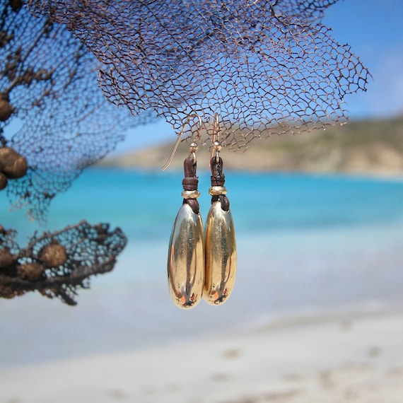 18k solid gold pebbles earrings strung on leather, pendant in gold, pebble jewelry earrings on leather, St Barthelemy signature  jewelry