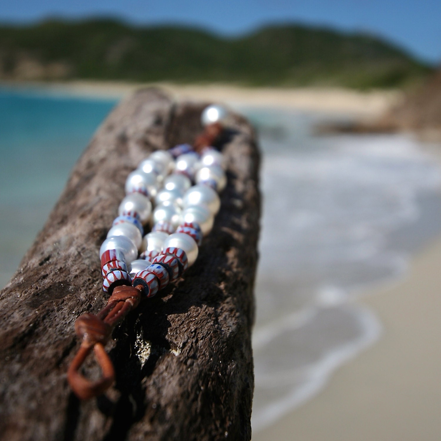 Trésors de St Barth - Sea glass bracelet strung with leather
