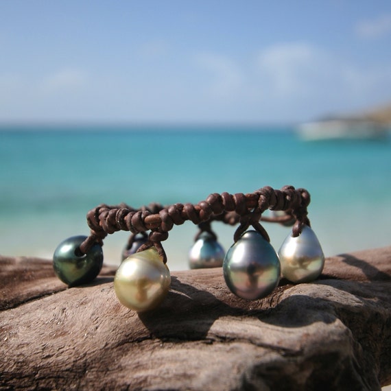 Charm bracelet for women with leather and Tahitian black pearls, beach jewelry, st barts jewelry, jewelry pearls, seaside pearls, st barths.