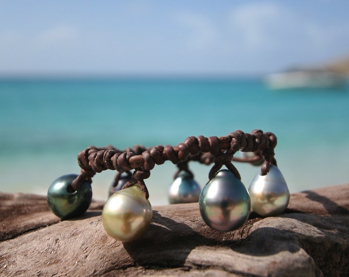 Charm bracelet for women with leather and Tahitian black pearls, beach jewelry, st barts jewelry, jewelry pearls, seaside pearls, st barths.