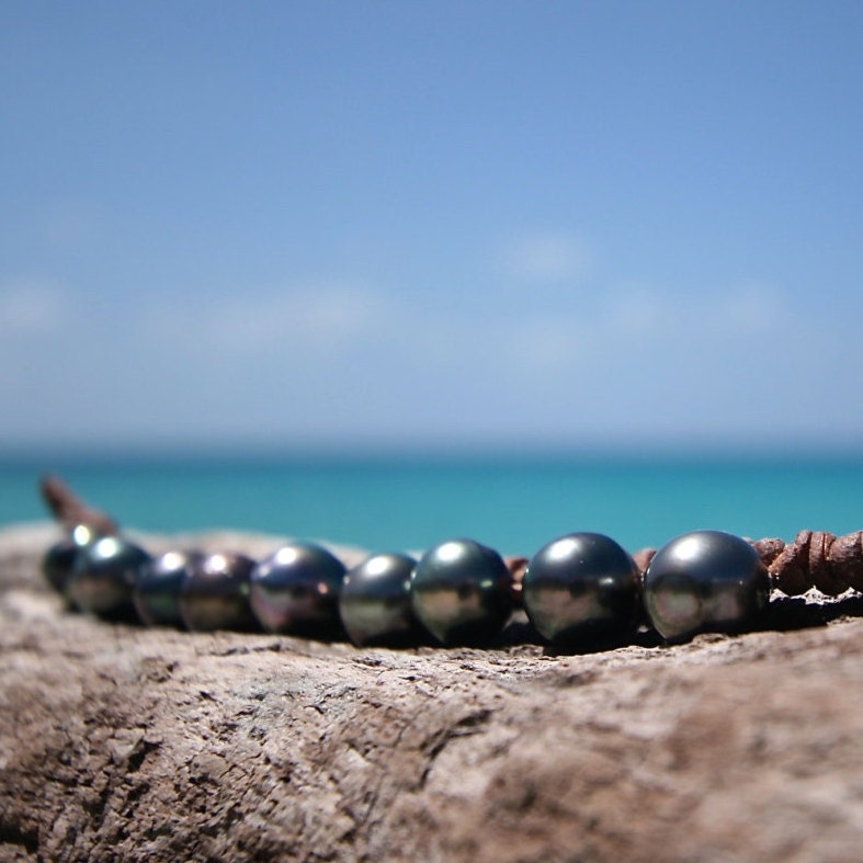 Stunning bohemian leathered Tahitian black pearls bracelet, cultured  Tahitian pearls, beach jewelry, St Barth island design, boho, gypsea.