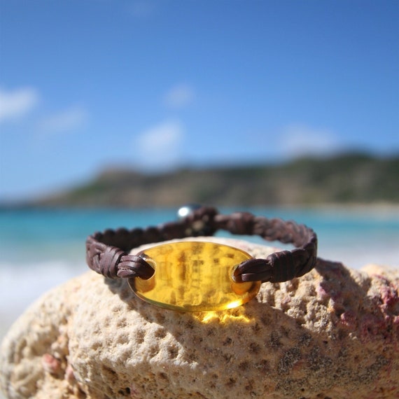Natural baltic Amber stone mounted on leather with a Tahitian pearl clasp, St Barth island style, summer seaside jewelry, one of a kind.