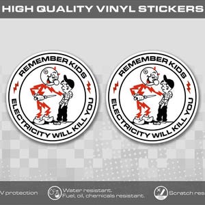 Peut inclure: Deux autocollants circulaires en vinyle représentant un personnage de dessin animé fait d'éclairs rouges tenant un couteau vers un petit garçon. Le texte REMEMBER KIDS ELECTRICITY WILL KILL YOU est imprimé en noir sur le bord blanc.