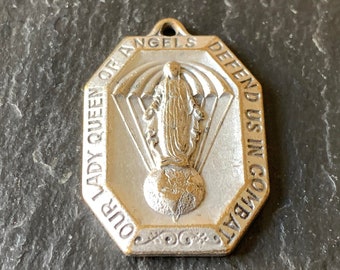 UNIQUE WW2 USAF Jumping Mary Our Lady Queen of Angels Paratropper silver tone medal pendant military Catholic Sodality Air Force jewelry