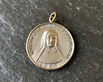 1 Unique round or oval VTG Mother Catherine McAuley Sisters of Mercy Mother of Mercy silver tone medal pendant Latin religious jewelry gift