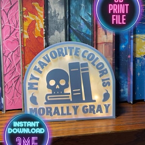 Pode incluir: Uma placa iluminada com o texto "MY FAVORITE COLOR IS MORALLY GRAY". A placa apresenta uma caveira, livros e um pimentão. A placa é um arquivo de impressão 3D e um download instantâneo.