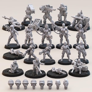 Puede incluir: Una colección de figuras de soldados en miniatura de color gris en varias poses de combate, equipadas con rifles, lanzacohetes y armas pesadas. El conjunto incluye varias figuras de pie, arrodilladas y tumbadas sobre bases circulares, además de ocho cabezas intercambiables.