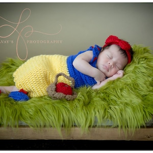 crochet Disney&#39;s &quot;Snow White&quot; inspired outfit