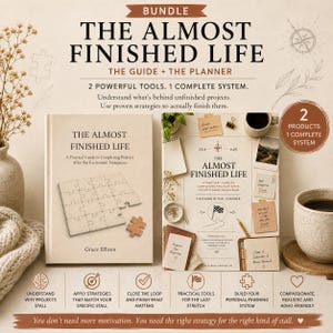 Könnte beinhalten: Ein Buchset mit dem Titel The Almost Finished Life, bestehend aus einem Leitfaden und einem Planer. Das Cover zeigt eine Puzzle-Grafik, den Text von Grace Ellison und verschiedene Symbole. Das Set wird mit einer Kaffeetasse präsentiert.