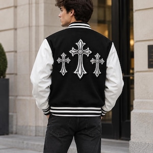 Chaqueta universitaria de hombre con mangas de cuero, parches de cruz gótica, bomber de lana (estilo urbano)