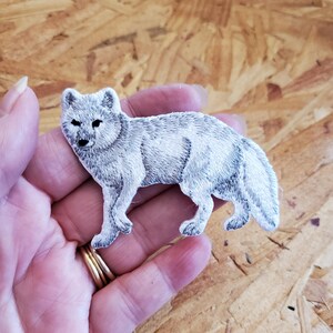 Arctic Snow Wolf - White - Fully embroidered Iron On Patch - Crafts