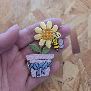 Flower Pot - Daisy - Bumble Bee - Spring - Embroidered Iron On Applique Patch
