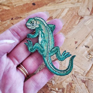 Lizard - Green Iguana - Reptile - Embroidered Iron On Applique Patch - Crafts - Backpacks - L