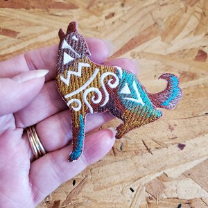 Wolf - Howling Wolf - Desert - Southwest Design - Embroidered Iron On Patch - Crafts