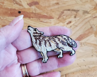 Wolf - Howling Wolf - Wild Animal - Embroidered Iron On Patch - Crafts