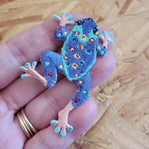 Frog - Southwestern - Amphibian - Nature - Pond - Embroidered Iron On Applique Patch - P