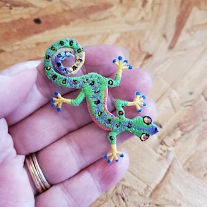 Gecko - Lizard - Southwest - Embroidered Iron On Applique Patch - Crafts (MED-R)